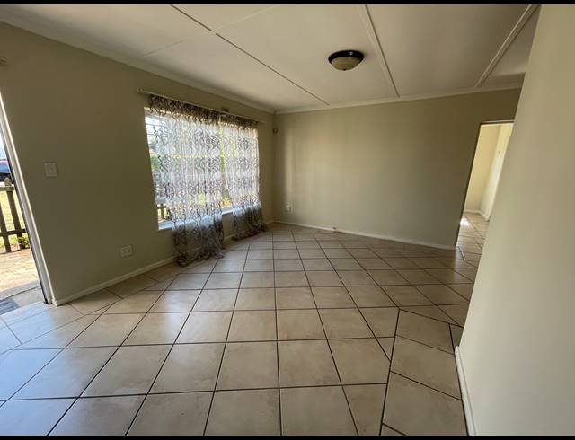 2 BEDROOM FLAT RENTED IN HILLDENE